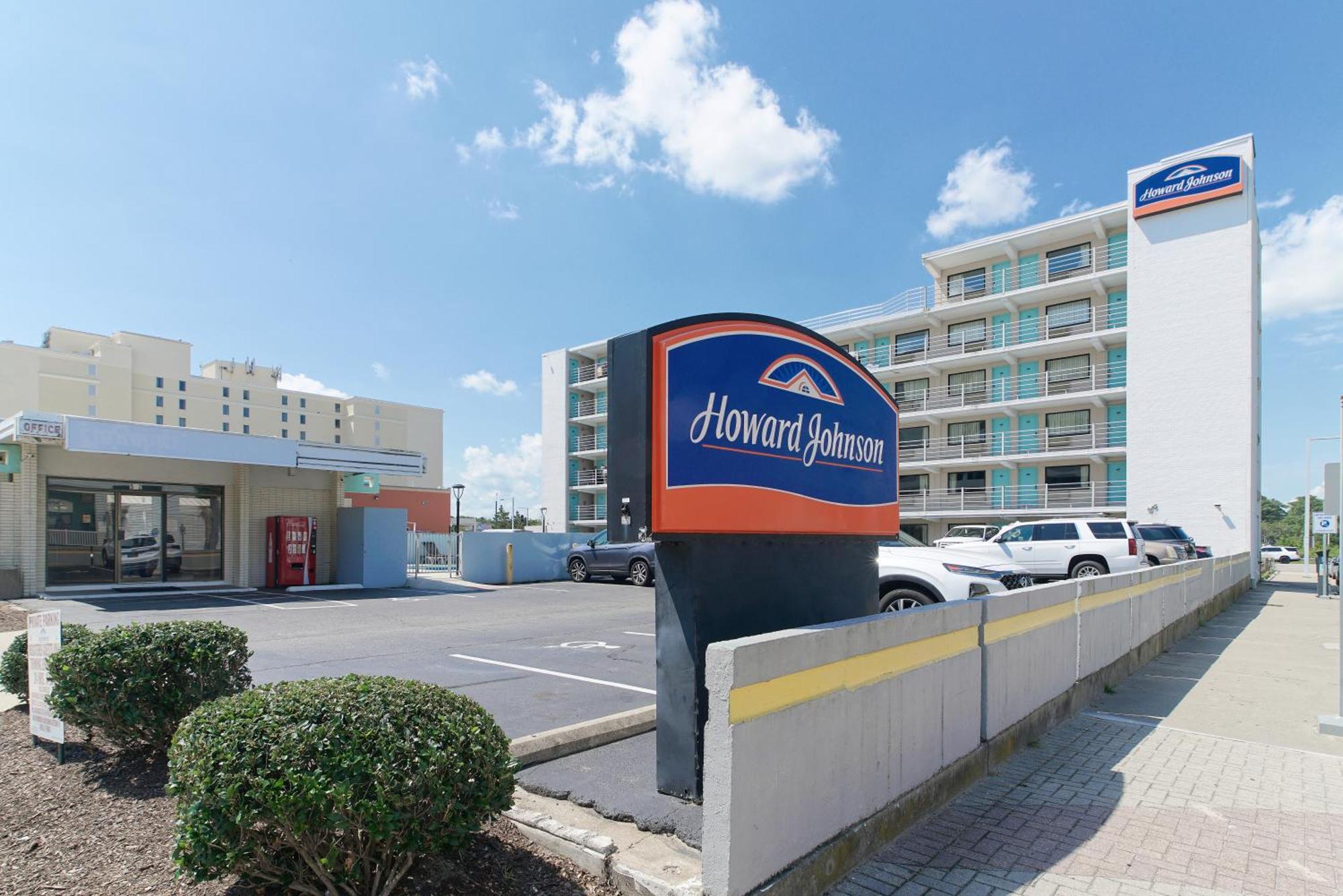 Howard Johnson By Wyndham Virginia Beach At The Beach Exterior photo