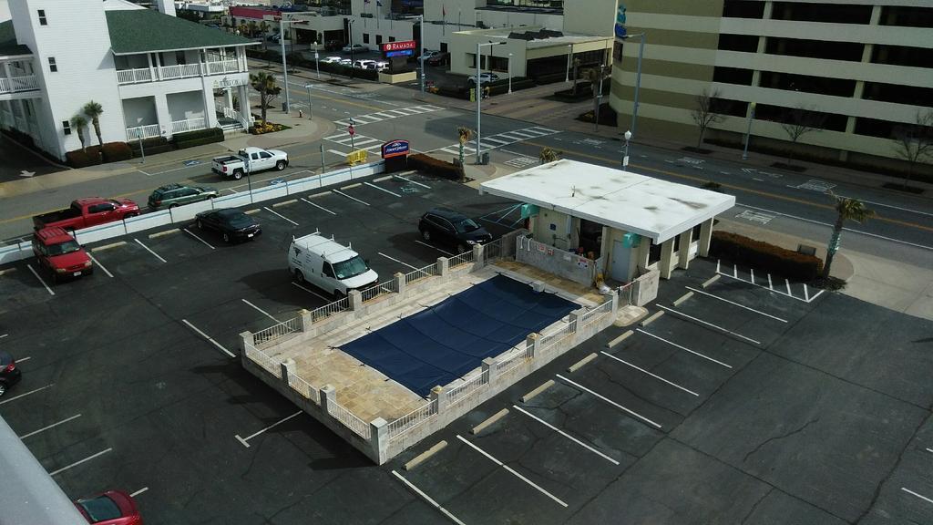 Howard Johnson By Wyndham Virginia Beach At The Beach Exterior photo